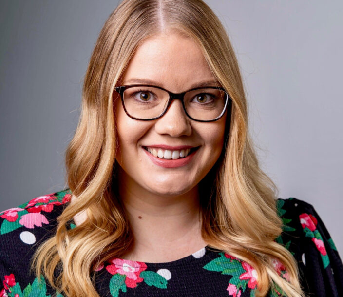 Dani headshot cropped